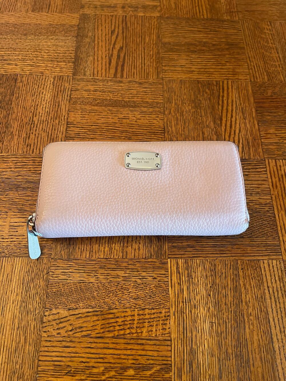 Michael Kors jet set wallet in light pink